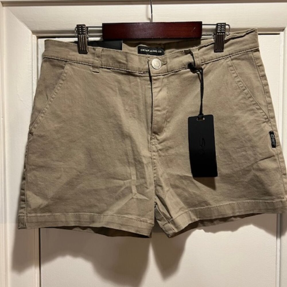 Silver Jeans Co Classic Fit / Mid Rise Short, Light Olive, NWT, Size 8